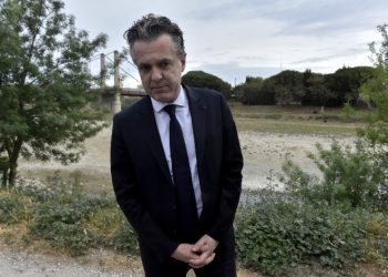 Kriza e thatësirës, Franca ndalon pishinat dhe larjen e makinave –
