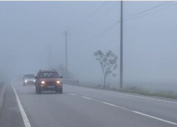 Mjegull e dendur në Korçë–Pogradec, vështirësi për drejtuesit e mjeteve –