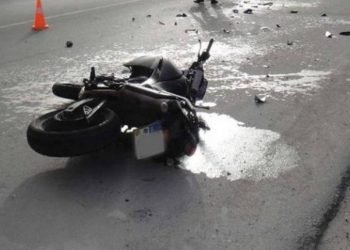 Del nga rruga me motor, përfundon në spital 34-vjeçari –