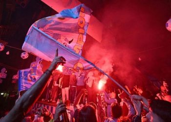 Festa e çmendur e tifozëve të Napolit i merr jetën 26-vjeçarit –