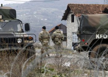 Tensionet në veri, NATO vendos forca shtesë në Kosovë –