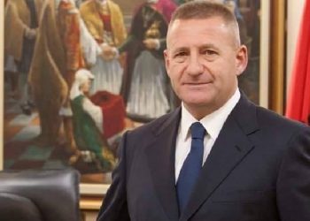 Basha një skuth i vogël, po dëmton partinë që e rriti –