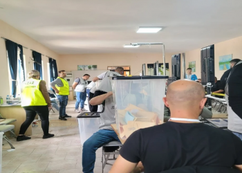 Akuza për vota false, mbërrijnë në Divjakë deputetët Edit Harxhi, Saimir Korreshi dhe Ilda Dhori –