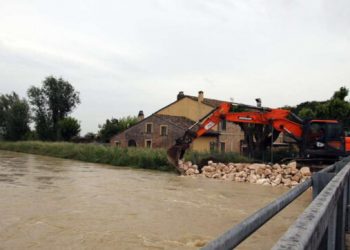 Përmbytjet në Ravena të Italisë, Gjykata lë në burg dy shqiptarët –