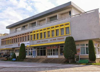 Ngec procesi në Pogradec, s’ka priza për pajisjet e identifikimit –