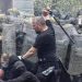 FOTO/ Polici serb udhëhoqi sulmin e dhunshëm mbi forcat e KFOR –