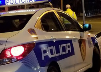 EMRI/ Plagoset rëndë një i ri në Kuçovë, transportohet në Tiranë –