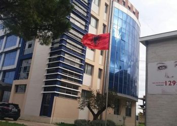 Tregtonte drogë edhe pse ishte në ‘arrest shtëpie’, kapet i riu –