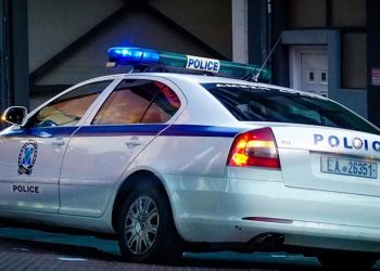 E rëndë në Greqi, 61-vjeçari rreh për vdekje nënën 86-vjeçare –