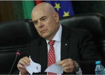 Kryeprokurori bullgar refuzon dorëheqjen, i quan rivalët “plehra politike” –