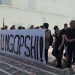 Rritja e pagave të pushtetarëve, Lëvizja Bashkë proteston para Kuvendit –