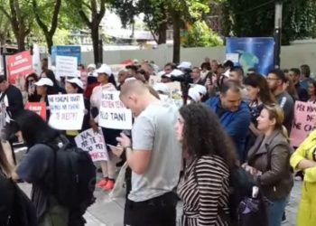 Dita e Punëtorëve, dhjetëra qytetarë protestojnë në Tiranë –