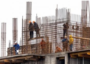 Punëtori ra nga lartësia dhe vdiq, pranga pronarit dhe drejtuesit teknik –