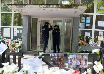 Serbia shton numrin e policëve në shkolla pas vrasjeve masive –