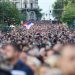 Mijëra njerëz protestojnë kundër dhunës në Serbi pas vrasjeve masive –
