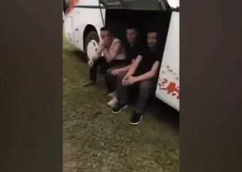 VIDEO/ Mbështetësit e Vuçiçit fyejnë dhe provokojnë shoferët shqiptarë –