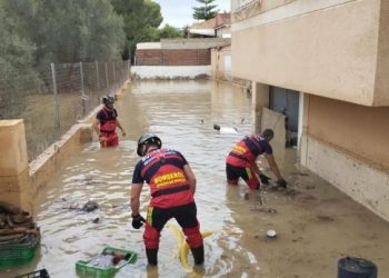 Përmbytje në Spanjë, mbyllen aeroportet dhe udhëtimet me tren –