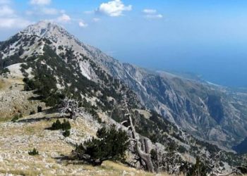 Kishin humbur rrugën në terren malor, policia ndihmon dy turistët anglezë –