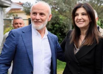 Topalli mbështet Haxhiun në garën për Bashkinë e Kurbinit –