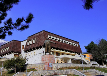 Numërohen dy kutitë e para në Tropojë, ja kush kryeson