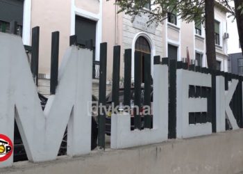 “Kleçkat” që paracaktojnë tenderat, si u zhvilluan te Universiteti i Mjekësisë –