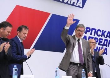 Pas dorëheqjes nga kreu i partisë, Vuçiç propozon pasardhësin –