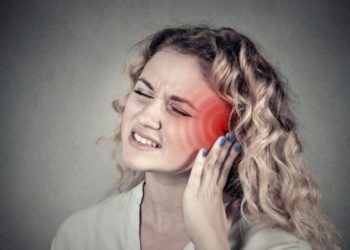 Dëgjoni zhurmë papritur në vesh? Ja për çfarë ju paralajmëron –