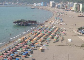 Erdhi për pushime në Shëngjin, ndërron jetë 46-vjeçarja nga Kosova –