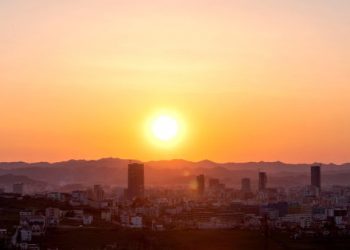 Pastrimi i parave për ndërtimin e kullave mban çmime të larta për qiratë e zyrave –