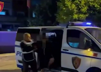 Gjykata mbyll në burg shokun e Berberit, u kap me armë shumë pranë hotelit të Muçllarëve –