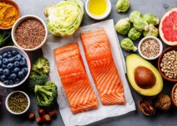 Nuk keni nevojë për botox! Këto janë ushqimet që duhet t’i përfshini në dietën tuaj –