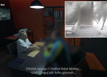 Dyshon se bashkëshortja doktoreshë e tradhton/ Burri përplas fotot i revoltuar në tavolinë, çfarë zbuloi ai (VIDEO) –