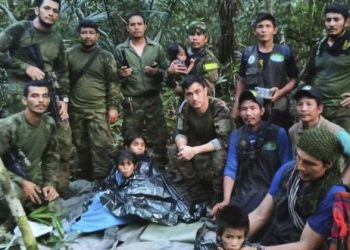 “Ajo i njihte frutat helmuese”, si motra e mitur mbajti gjallë 3 vëllezërit për 40 ditë në mes të xhunglës –