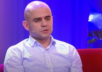 “Prindërit pësuan aksident, humbëm të gjitha financat”/ Aktori i njohur i humorit rrëfehet –