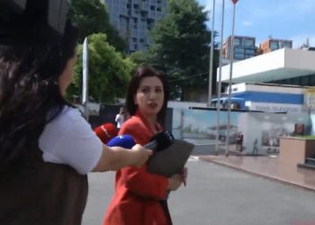 “Nuk ka qenë ndonjëherë kolegu im”/ Deputetët dhe ministrat “lajnë duart” me Dakon –