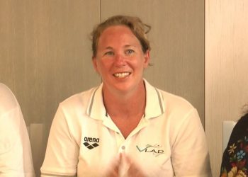 Ndërpreu sfidën e notit pas pickimit nga kandili, Eva Buzo tregon shenjat në trup –