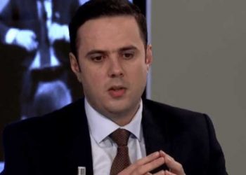 Abdixhiku ngushëllon familjet e viktimave të aksidentit në Lepenc –