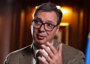 Vuçiç bisedon me Blinkenin për tensionet në veri të Kosovës –