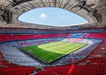 Erdhën në janar, Bayern i tregon derën dy mbrojtësve –