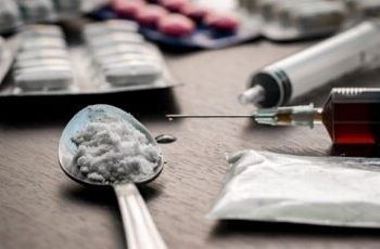 Më shumë njerëz po injektojnë droga në nivel global –