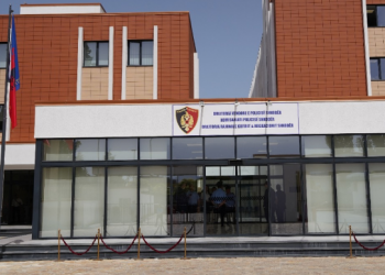Arrest shtëpie për disa nga drejtuesit dhe punonjësit e Policisë së Shkodrës –