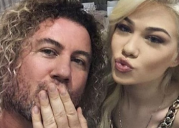 Keisi zbulon kë ka puthur te Kepi i VIP-ave, Sabiani i jep “leje”: Puthuni prapë –