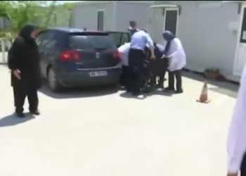 Detaje/ Brenda spitalit në kampin e muxhahedinëve, disa persona të plagosur, ambulanca e pranishme –