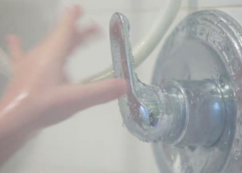 “Përmirëson qarkullimin e gjakut dhe…”/ Ja avantazhet nga dushi me ujë të ftohtë –