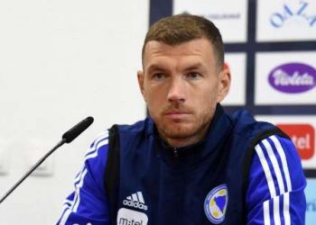 Ende pa filluar aventurën në Turqi, Dzeko “acarohet” me bordin e Fenerbahçe