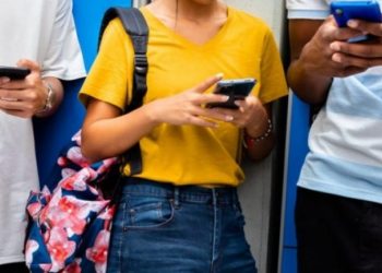 Finlanda synon të reduktojë varësinë e fëmijëve nga smartfonët –