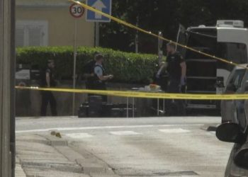 Një person qëllon drejt turmës, vret 19-vjeçarin –