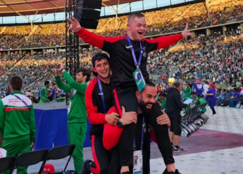 Troka lufton ndaj vështirësisë së tij duke triumfuar në not –