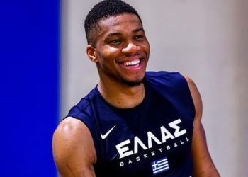 Mënyra “origjinale” e Antetokounmpo për të zgjedhur atletet… i nuhat ato (VIDEO) –
