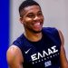 Mënyra “origjinale” e Antetokounmpo për të zgjedhur atletet… i nuhat ato (VIDEO) –